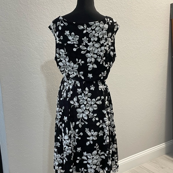 Candalite Black and White Floral Lace Dress-L - Picture 2 of 6